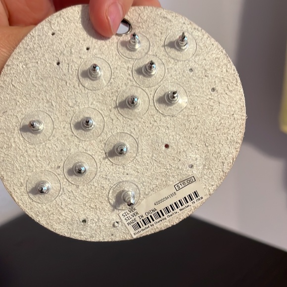 Stud earrings - Picture 4 of 4